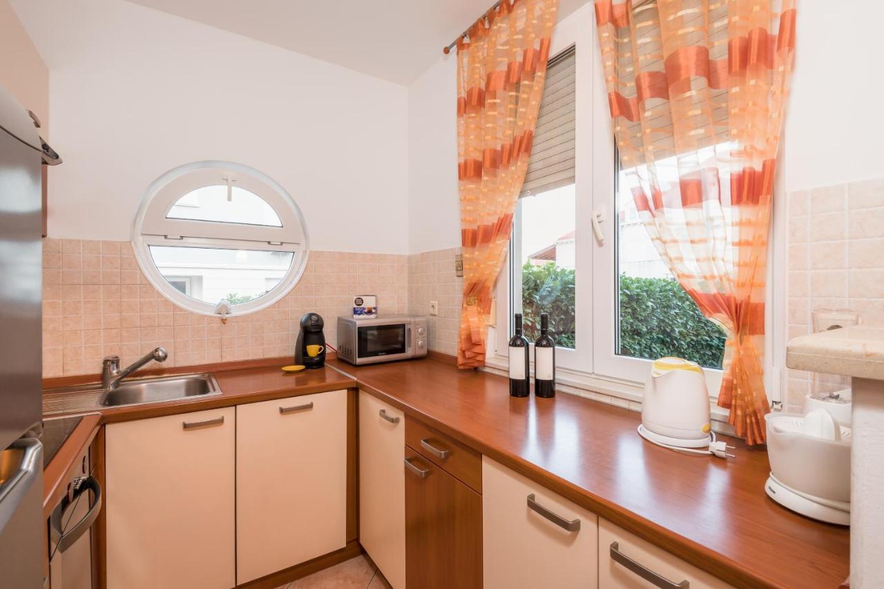 Family - Private Jacuzzi Terrace, Private Parking Leilighet