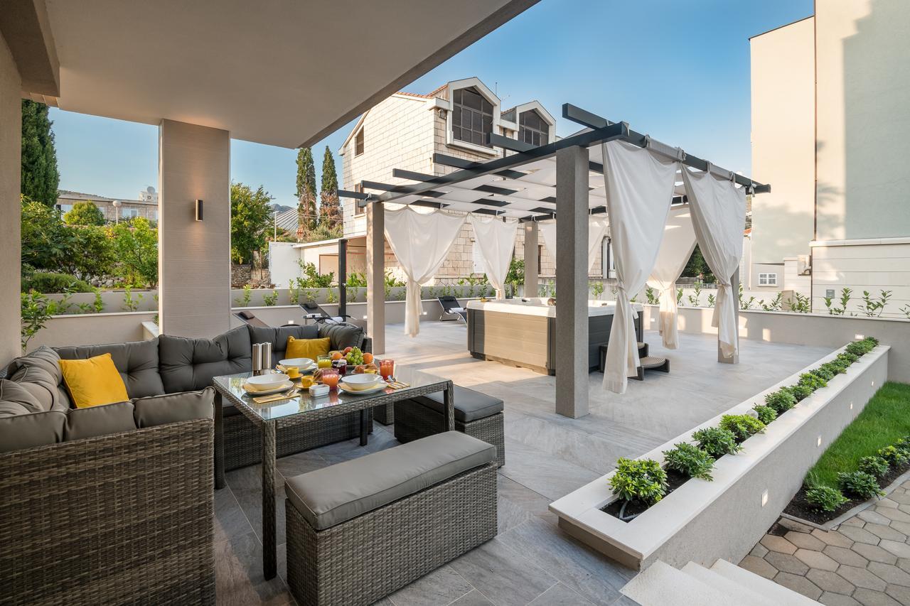 Family - Private Jacuzzi Terrace, Private Parking